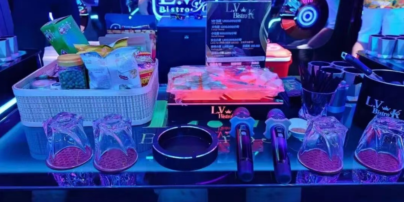 胡志明KTV游玩攻略之LV颜值礼服场