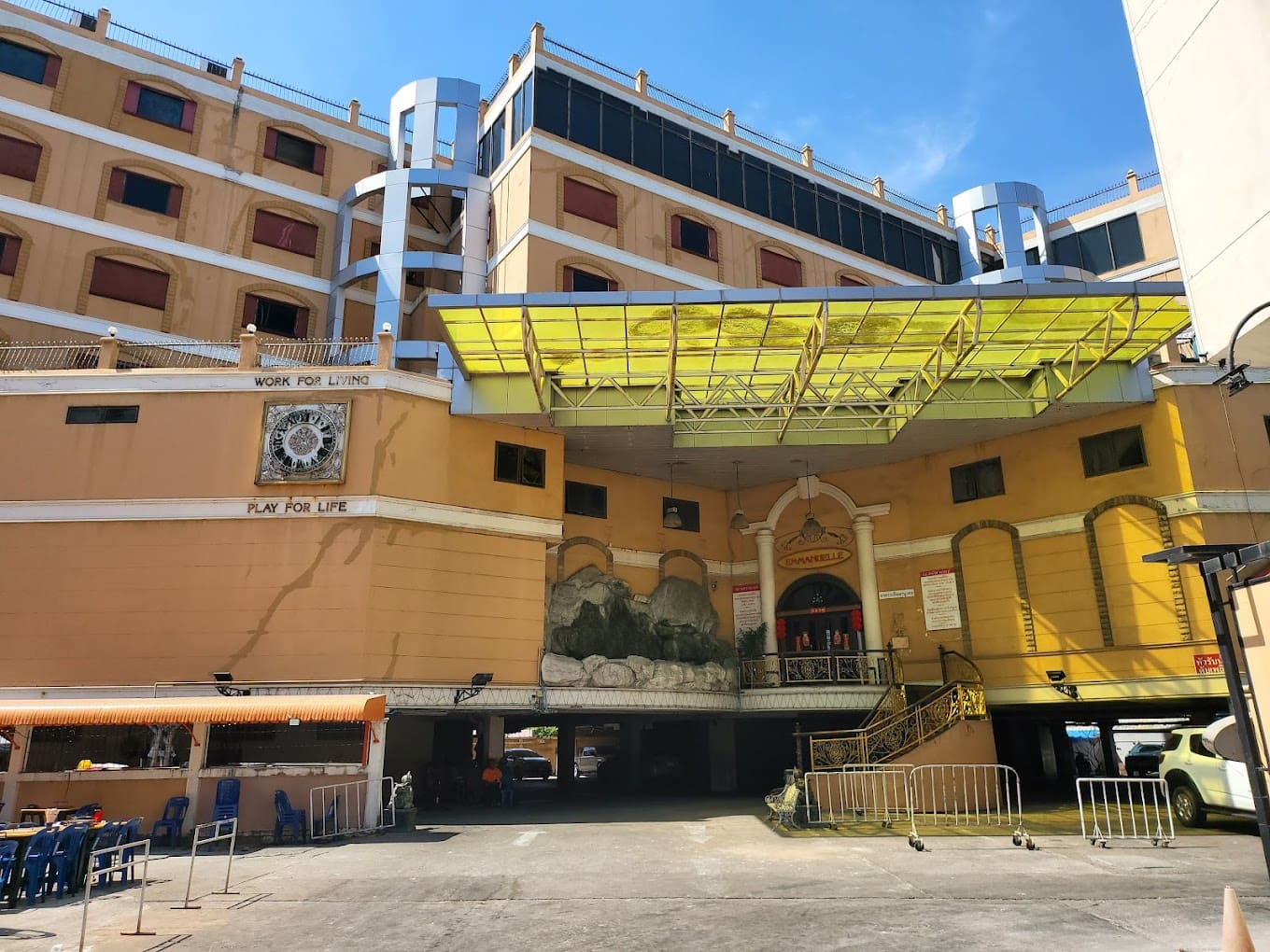 曼谷老字号大浴室：艾曼纽(Emmanuelle Entertainment) 已停业