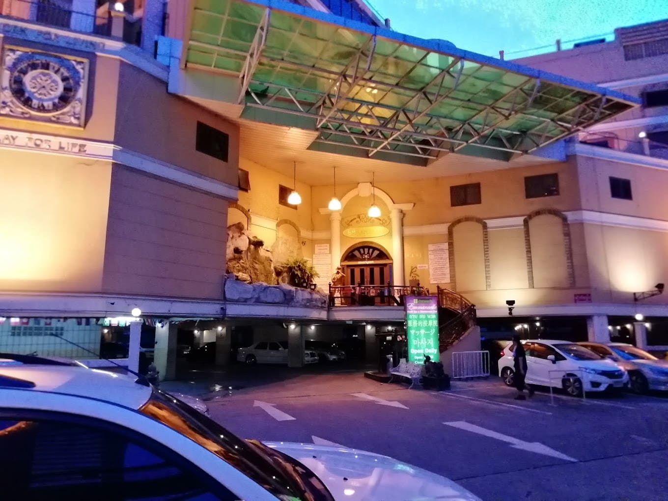 曼谷老字号大浴室：艾曼纽(Emmanuelle Entertainment) 已停业