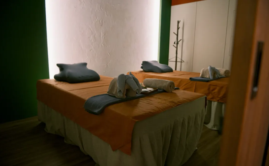 曼谷 Chit Lom 的 One More Thai Massage & Spa